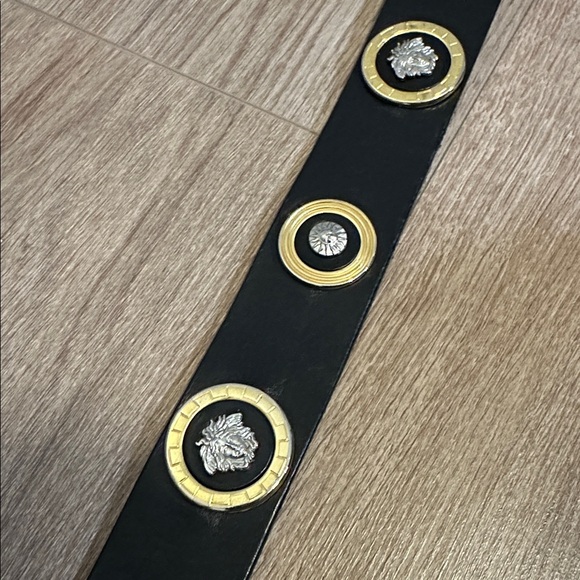 Versace Vintage Medusa Black Leather Gold Accents Belt - Picture 4 of 9